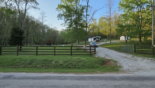 1300 Black Rd, Prospect, TN 38477