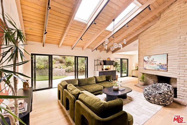 3546 Mandeville Canyon Road, Los Angeles, CA 90049