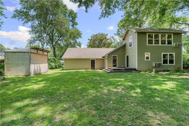 2325 N Gooseberry Lane, Fayetteville, AR 72704