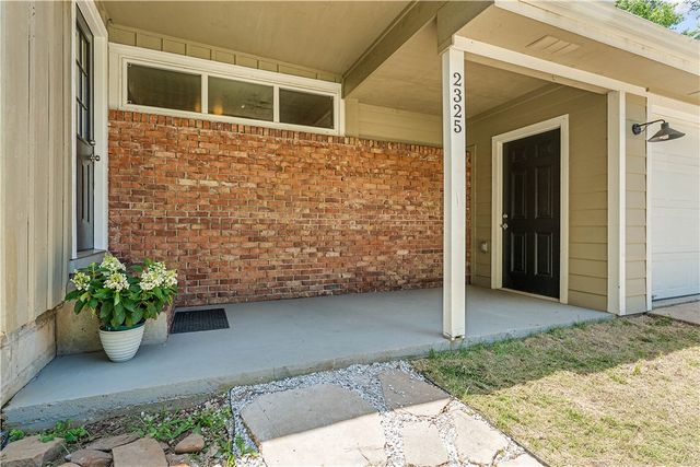 2325 N Gooseberry Lane, Fayetteville, AR 72704
