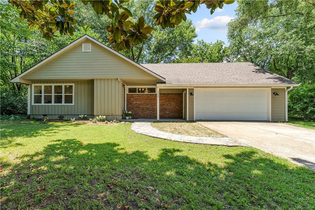 2325 N Gooseberry Lane, Fayetteville, AR 72704