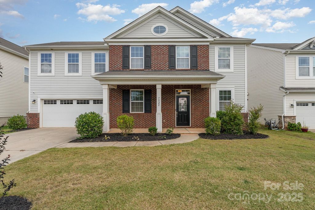 7822 Meridale Forest Drive, Charlotte, NC 28269