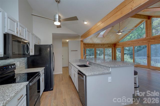 960 Middle Connestee Trail, Brevard, NC 28712