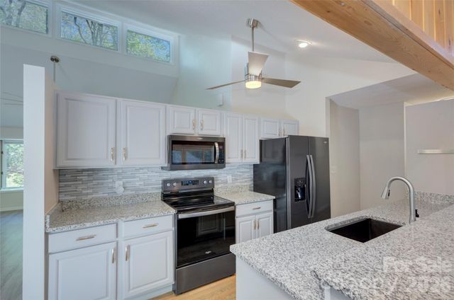 960 Middle Connestee Trail, Brevard, NC 28712