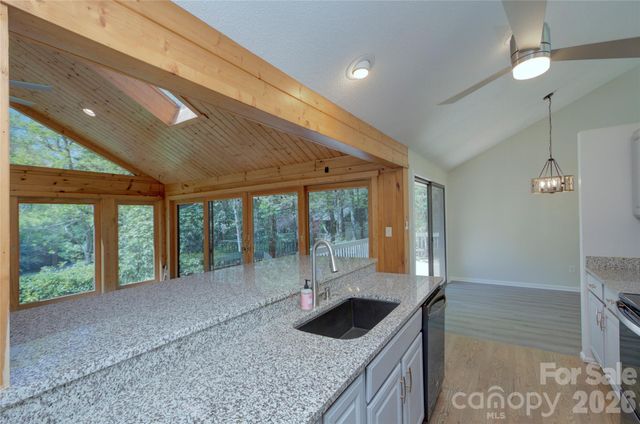 960 Middle Connestee Trail, Brevard, NC 28712