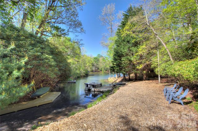 960 Middle Connestee Trail, Brevard, NC 28712