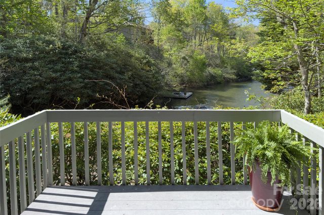 960 Middle Connestee Trail, Brevard, NC 28712