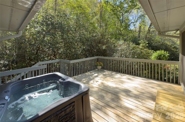960 Middle Connestee Trail, Brevard, NC 28712