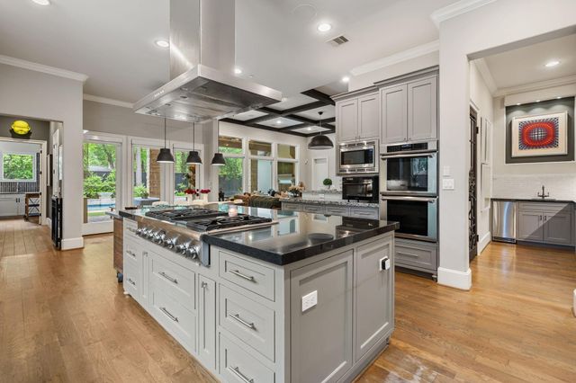 634 Knipp Road, Houston, TX 77024