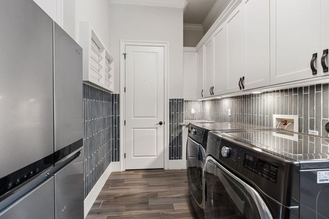 634 Knipp Road, Houston, TX 77024