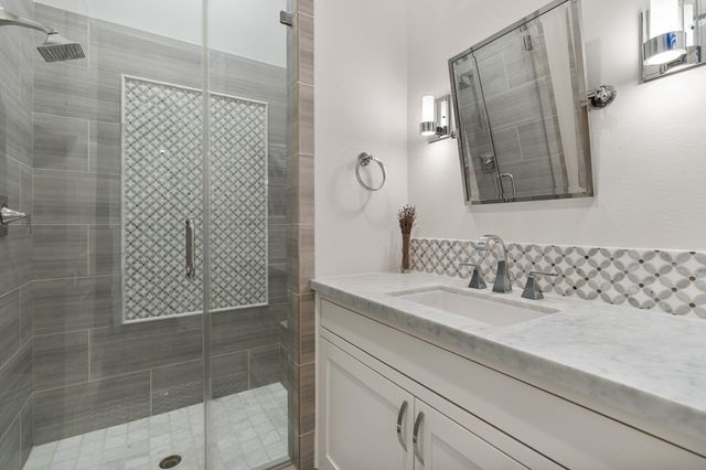 634 Knipp Road, Houston, TX 77024
