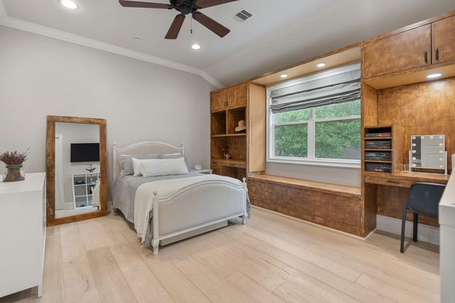 634 Knipp Road, Houston, TX 77024