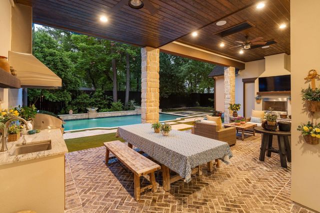 634 Knipp Road, Houston, TX 77024