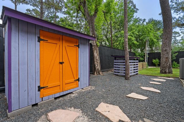 634 Knipp Road, Houston, TX 77024