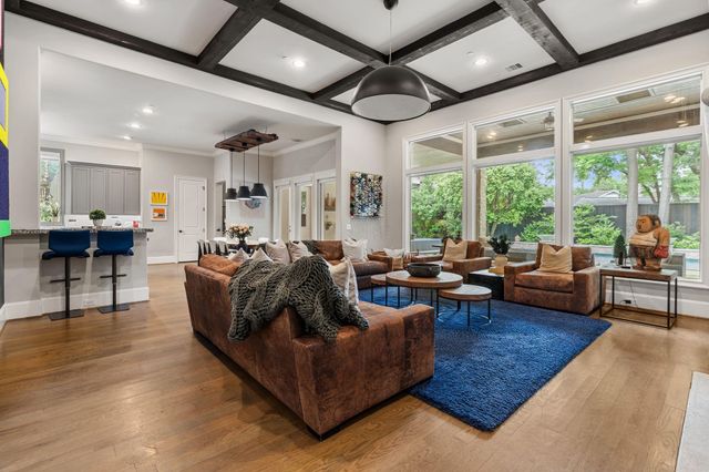 634 Knipp Road, Houston, TX 77024