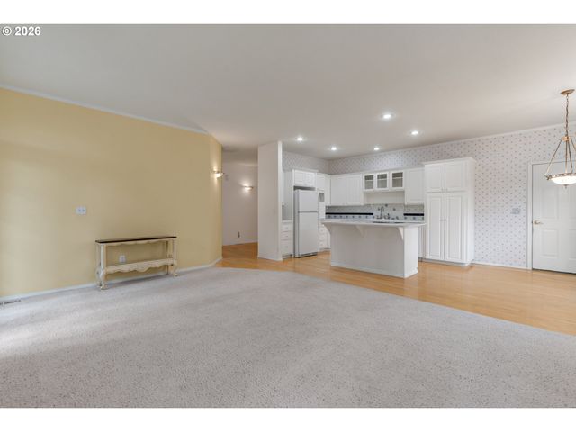 724 Ne PACIFIC Dr, Fairview, OR 97024