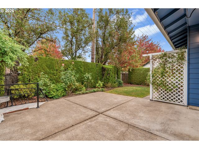 724 Ne PACIFIC Dr, Fairview, OR 97024