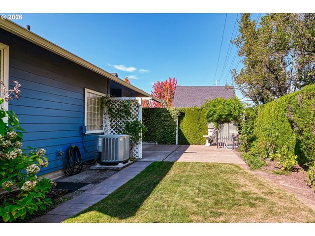724 Ne PACIFIC Dr, Fairview, OR 97024