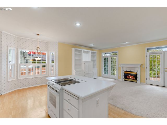 724 Ne PACIFIC Dr, Fairview, OR 97024