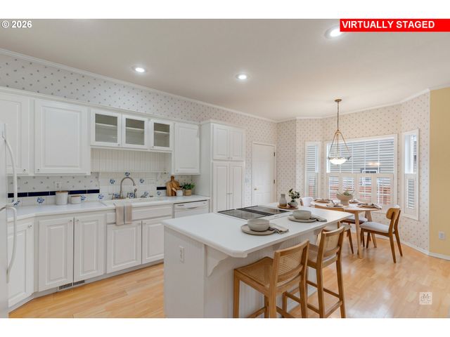 724 Ne PACIFIC Dr, Fairview, OR 97024
