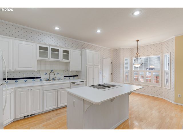 724 Ne PACIFIC Dr, Fairview, OR 97024