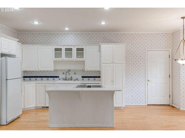 724 Ne PACIFIC Dr, Fairview, OR 97024