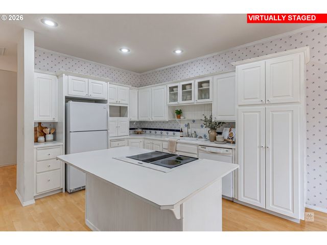 724 Ne PACIFIC Dr, Fairview, OR 97024