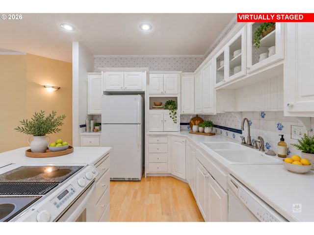 724 Ne PACIFIC Dr, Fairview, OR 97024