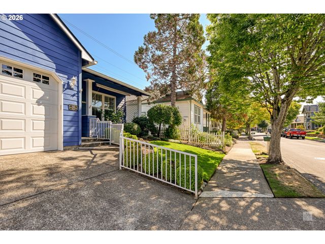 724 Ne PACIFIC Dr, Fairview, OR 97024