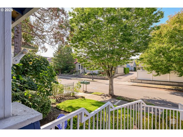 724 Ne PACIFIC Dr, Fairview, OR 97024