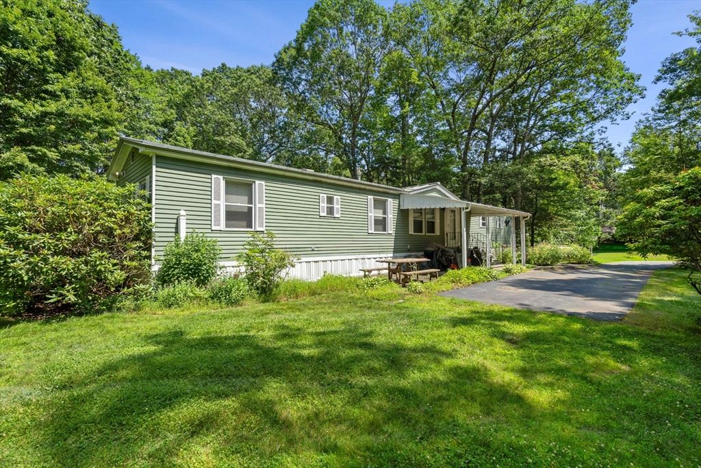32 Scott Dr, Hampstead, NH 03826