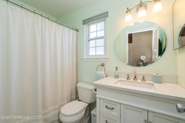 8 Admirals Row, Freehold, NJ 07728