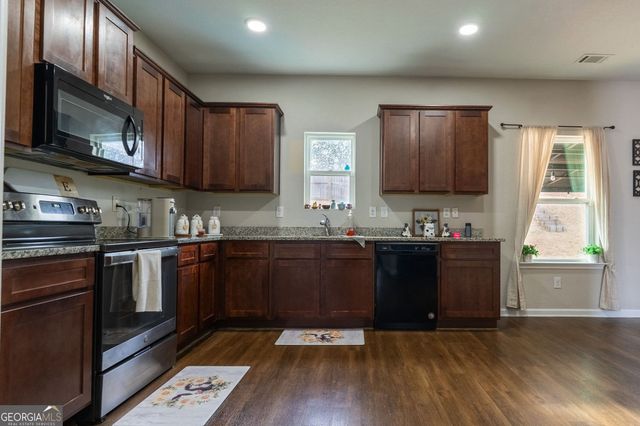 735 Walnut Creek Circle, Pendergrass, GA 30567