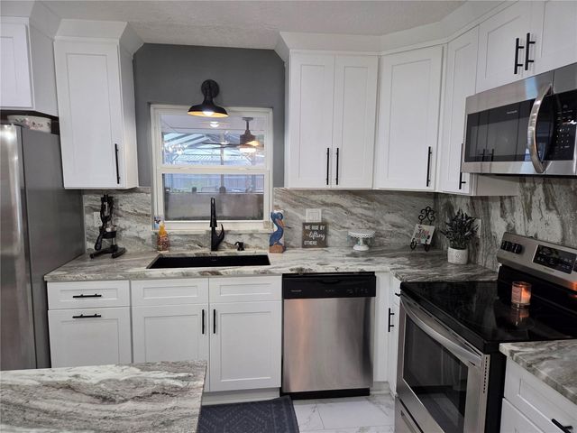 6140 NE 18TH AVENUE, Ocala, FL 34479