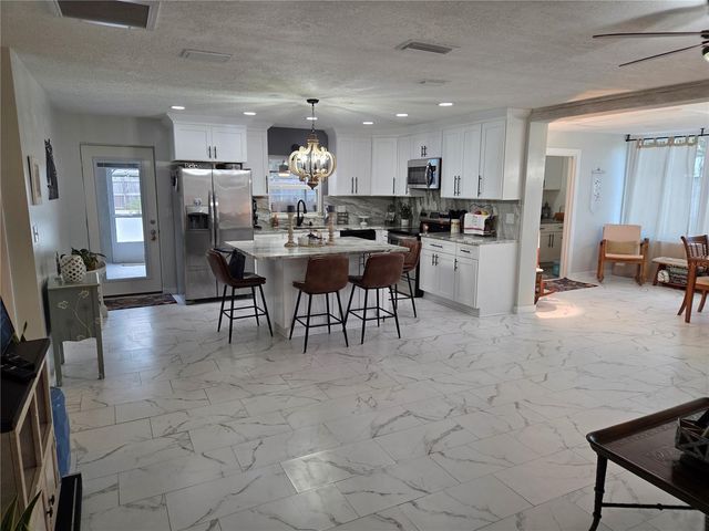 6140 NE 18TH AVENUE, Ocala, FL 34479