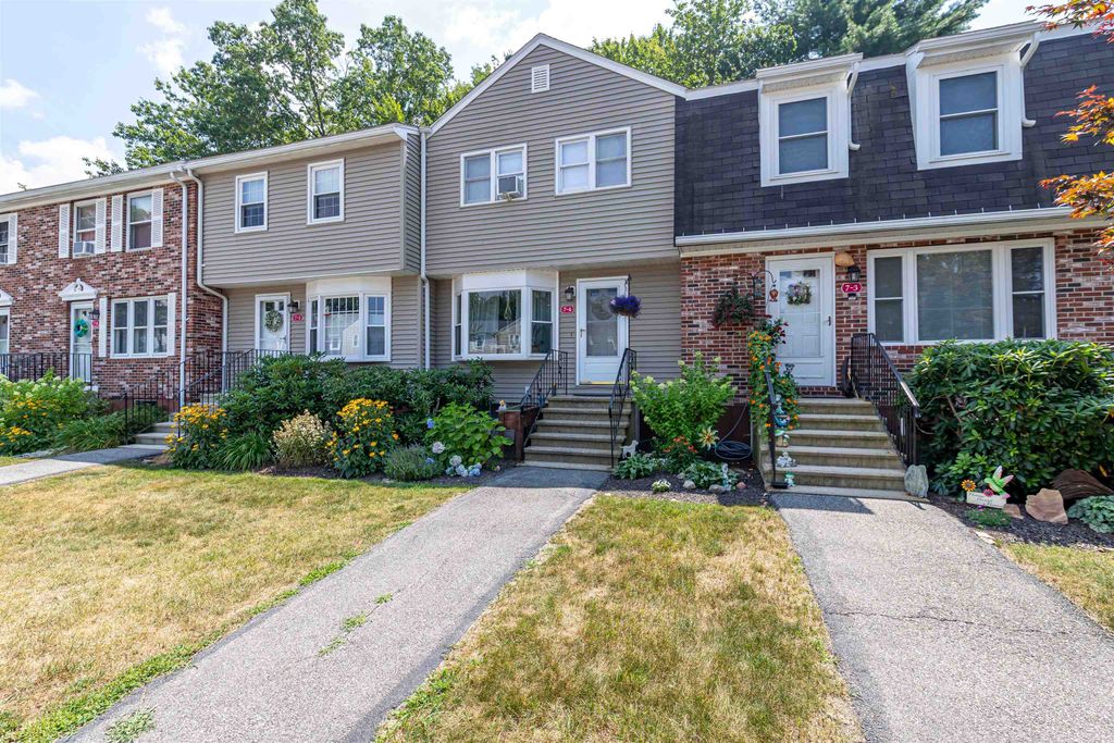 7 Foxtail Ln Apt 4, Goffstown, NH 03045