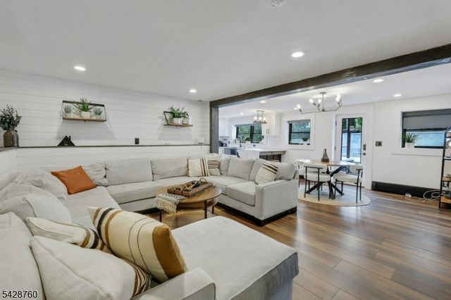 81 Pascack Ave, Emerson Boro, NJ 07630