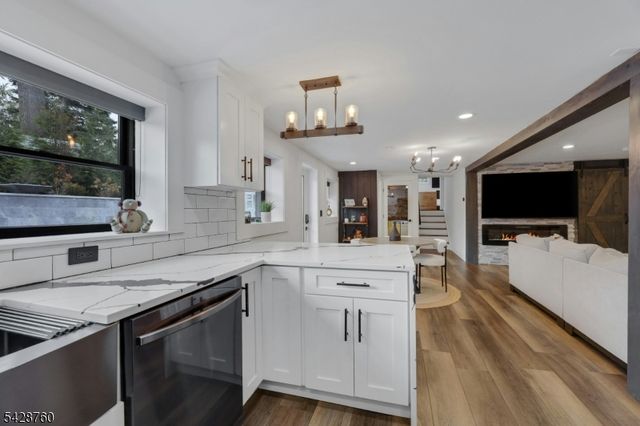 81 Pascack Ave, Emerson Boro, NJ 07630