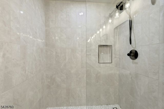 81 Pascack Ave, Emerson Boro, NJ 07630