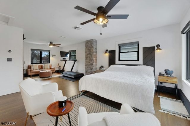 81 Pascack Ave, Emerson Boro, NJ 07630
