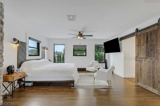 81 Pascack Ave, Emerson Boro, NJ 07630