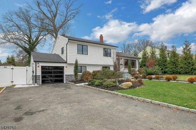 81 Pascack Ave, Emerson Boro, NJ 07630