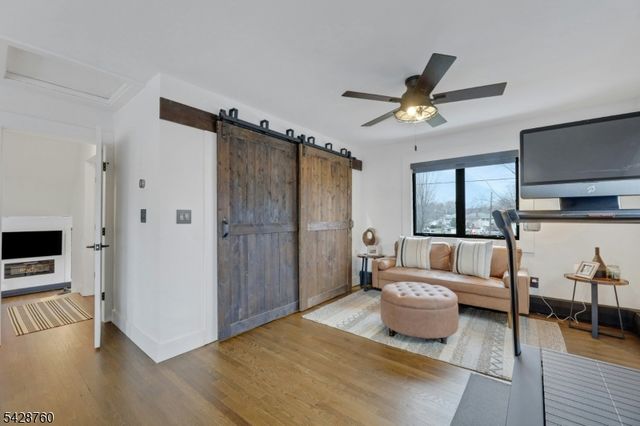 81 Pascack Ave, Emerson Boro, NJ 07630