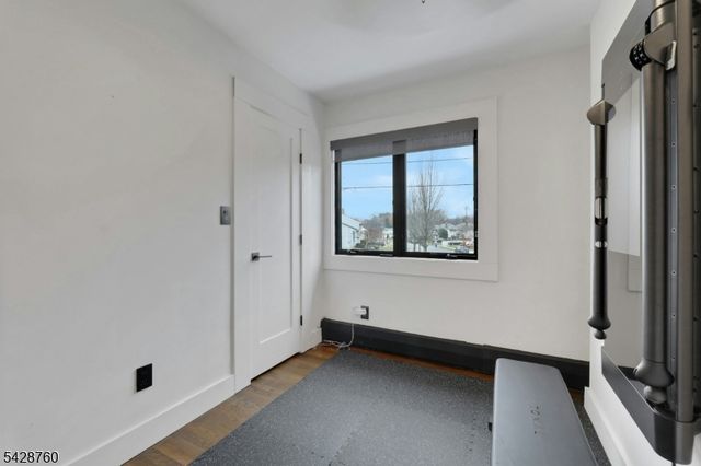 81 Pascack Ave, Emerson Boro, NJ 07630