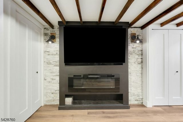 81 Pascack Ave, Emerson Boro, NJ 07630