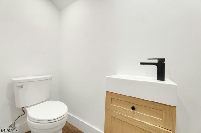 81 Pascack Ave, Emerson Boro, NJ 07630