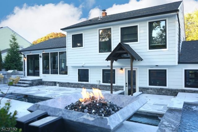 81 Pascack Ave, Emerson Boro, NJ 07630