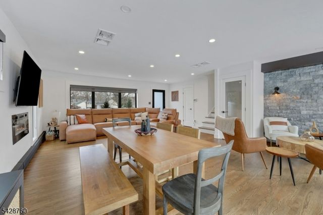 81 Pascack Ave, Emerson Boro, NJ 07630