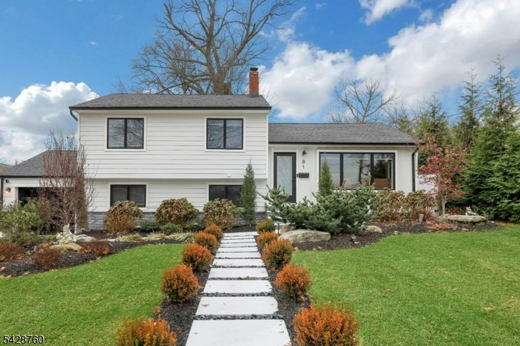 81 Pascack Ave, Emerson Boro, NJ 07630