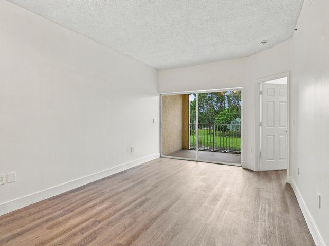 2020 GREENVIEW SHORES Boulevard 109, Wellington, FL 33414